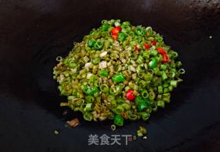 Stir-fried Convolvulus Stalks with Soaked Cowpea recipe