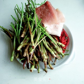 Stir-fried Pork with Wild Celery Stalks recipe