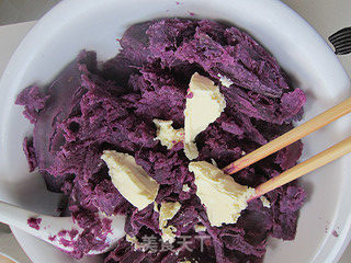 Quickly and Skillfully Make Milk-flavored Purple Sweet Potato Sesame Cake recipe