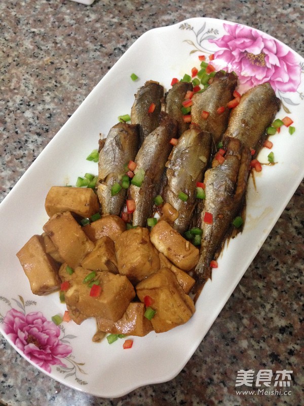 Braised Tofu with Small Yellow Croaker recipe