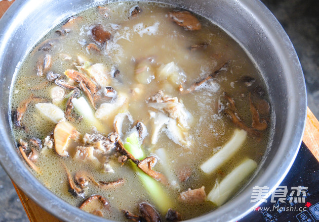 Home-made Mushroom Soup Hot Pot recipe