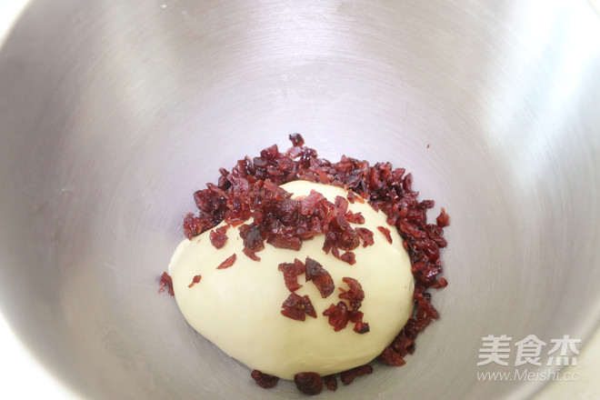 Cranberry Milk Steak Bun recipe