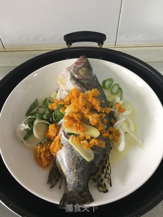 Steamed Mandarin Fish with Golden Chopped Pepper recipe