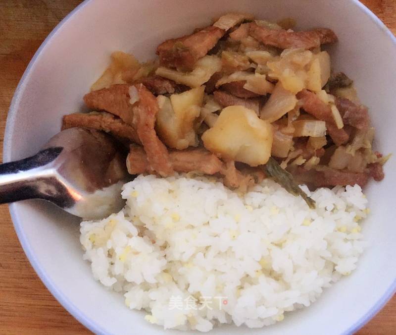 #菜是乡浓#stewed Sauerkraut in Iron Pot recipe