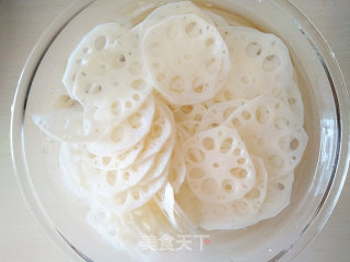 【hot and Sour Lotus Root Slices】 recipe