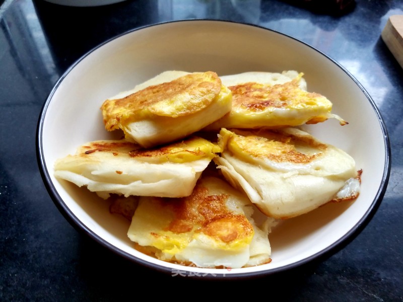 "hometown Food" Fried Steamed Buns with Quail Eggs