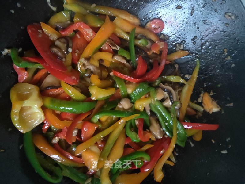 Lazy Must-have Quick Dish-fried Mushrooms with Colored Peppers recipe