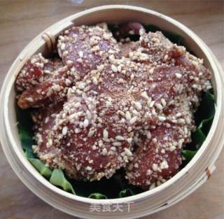 Steamed Pork Ribs with Lotus Leaf Rice Noodles recipe