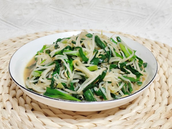 Stir-fried Bean Sprouts with Leek recipe