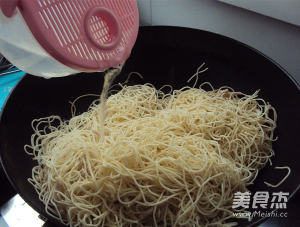 Fried Noodles with Cabbage and Pork recipe