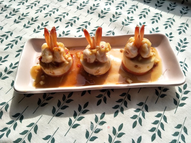 Three Shrimp Worshiping The Moon recipe
