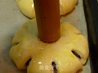 Huaer Red Bean Bread-happy As A Flower, We are Happy! recipe