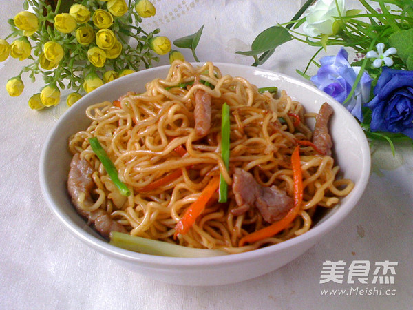 Fried Noodles with Shredded Pork recipe