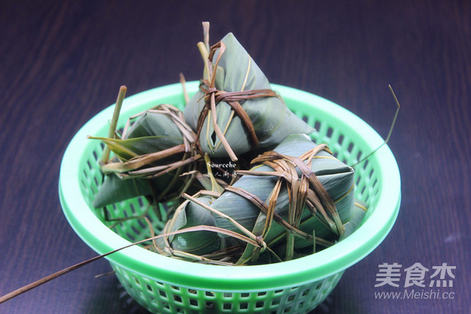 Cantonese-style Waxed Rice Dumplings recipe