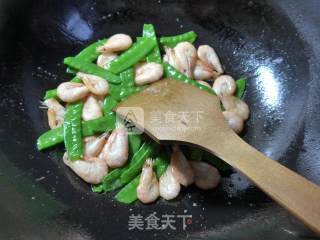 Fried Prawns with Snow Peas recipe