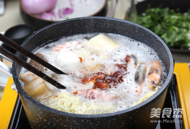Instant Noodles in Stone Pot recipe