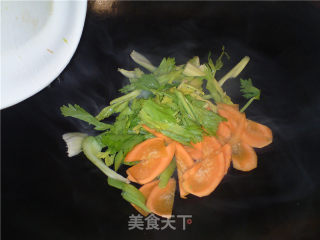 Intestine Cleansing Vegetables After Holidays-stir-fried Black Fungus with Celery recipe