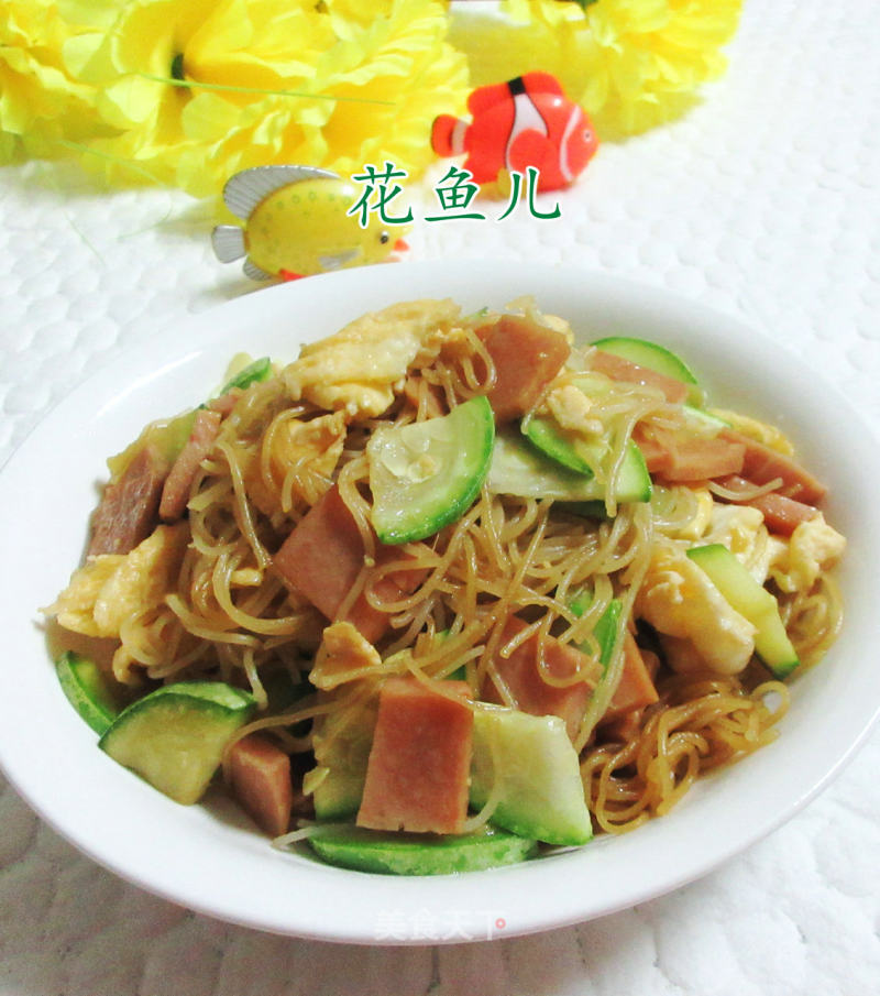 Fried Rice Noodles with Duck Eggs and Zucchini with Square Legs