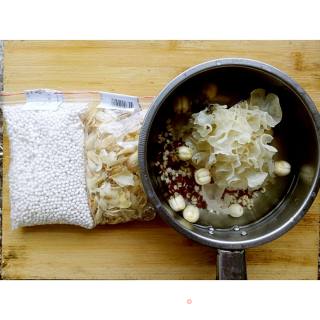 Papaya, Tremella, Lotus Seed Soup recipe