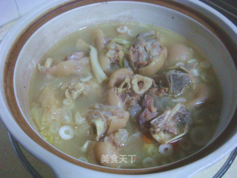 Stewed Pig's Trotters in Stimulating Milk Soup