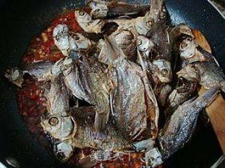 Appetizer with Rice----------【chopped Pepper Dried Crucian Carp】 recipe