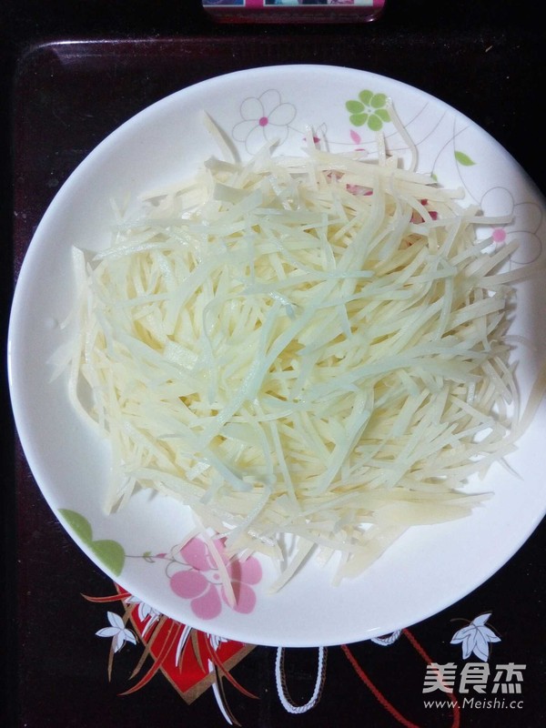 Stir-fried Potato Shreds with Black Bean Sprouts recipe