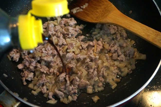 Minced Meat with Garlic Sprouts recipe