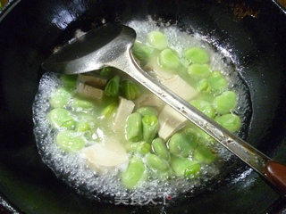 Roasted Broad Beans with Small Vegetarian Chicken recipe