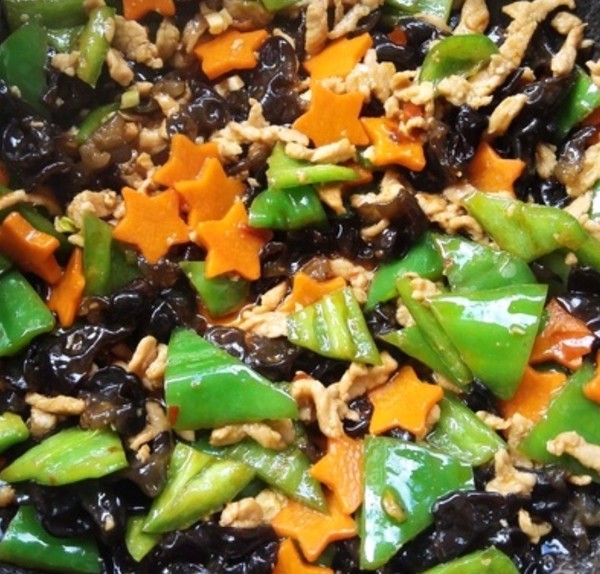 Stir-fried Pork with Fungus and Green Pepper recipe