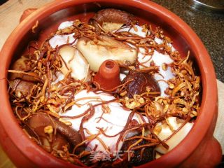 Steam Pot Stewed Mushroom and Cordyceps Young Hen recipe