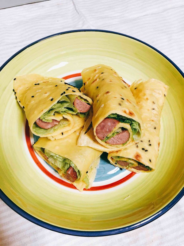 Beef Sausage with Quiche Rolls and Lettuce recipe