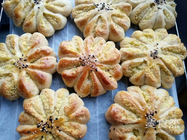 Coconut Chrysanthemum Bread recipe