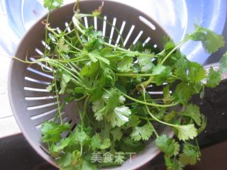 Coriander Mixed with Chopped Peanuts recipe