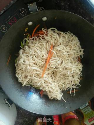 Fried Noodles with Dry Noodles recipe