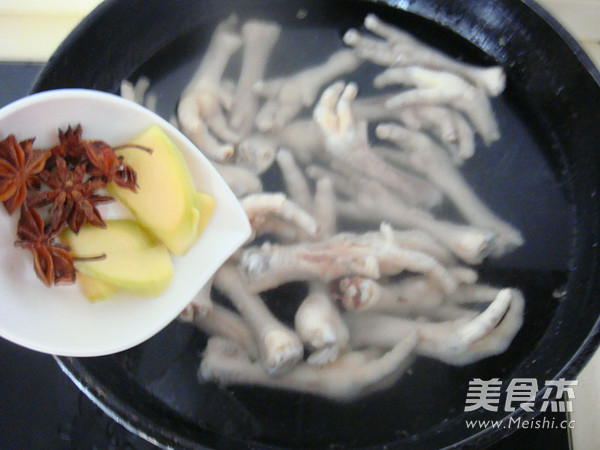 Fragrant Chicken Feet recipe