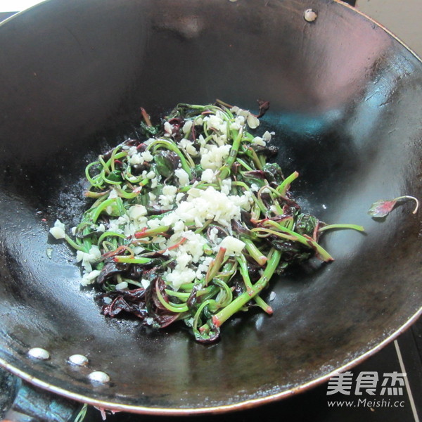 Stir-fried Amaranth with Minced Garlic recipe