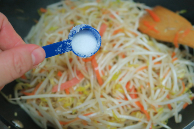 Stir-fried Carrot and Ham with Bean Sprouts recipe