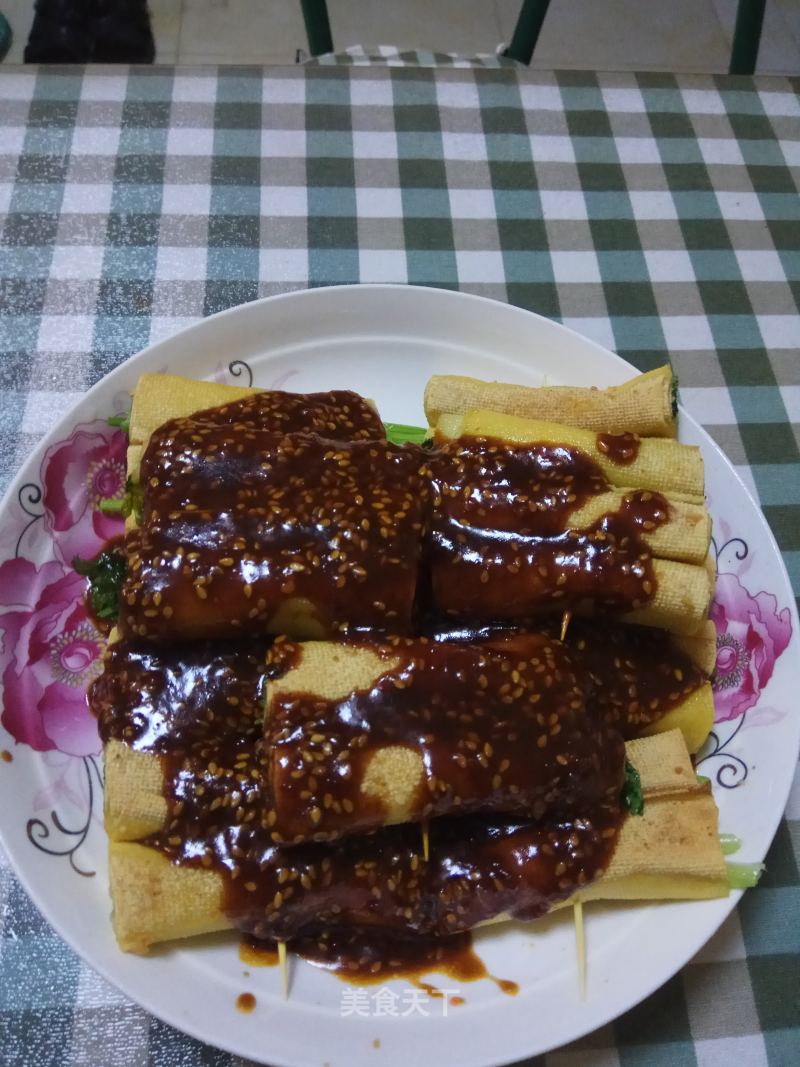 Dried Tofu and Vegetable Rolls with Sauce recipe