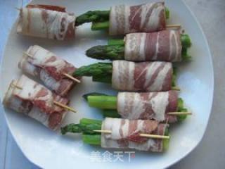 Pan-fried Bacon and Asparagus Rolls recipe