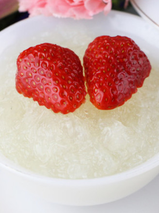 Strawberry Stewed Bird's Nest recipe