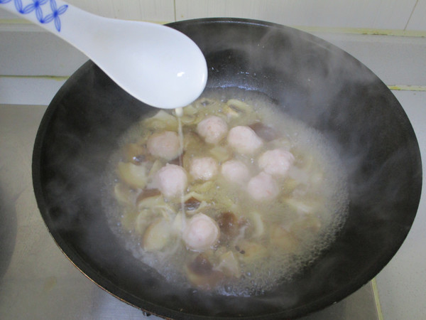 Braised Mushroom with Shrimp Balls recipe