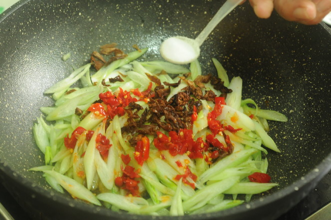 Chili Stir-fried Guanghe recipe