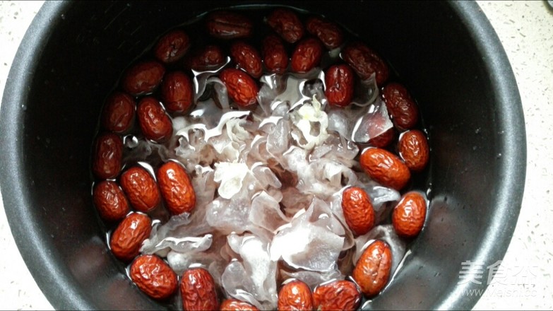 Black Rice White Fungus Soup recipe