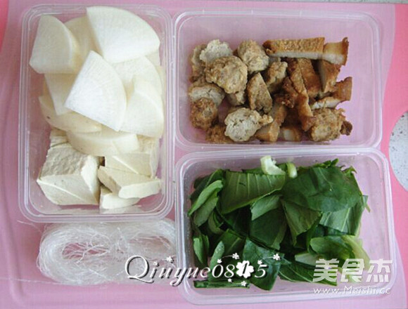 White Radish Stewed Tofu Small Casserole recipe