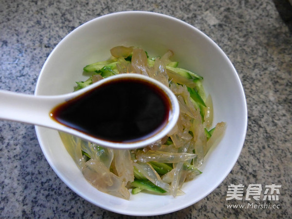 Jellyfish Mixed with Small Cucumber recipe