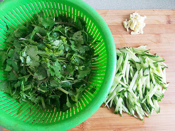 Cucumber Mixed with Coriander recipe