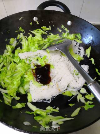 Stir-fried Rice Noodles with Cabbage recipe