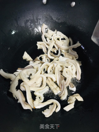 Stir-fried Pork Belly with Shredded Carrots recipe