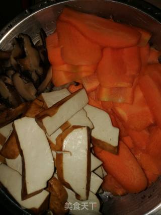 Stir-fried Carrots and Shiitake Mushrooms recipe