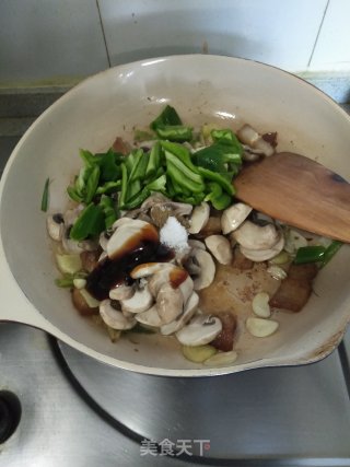 Stir-fried Mushrooms with Red Braised Pork recipe